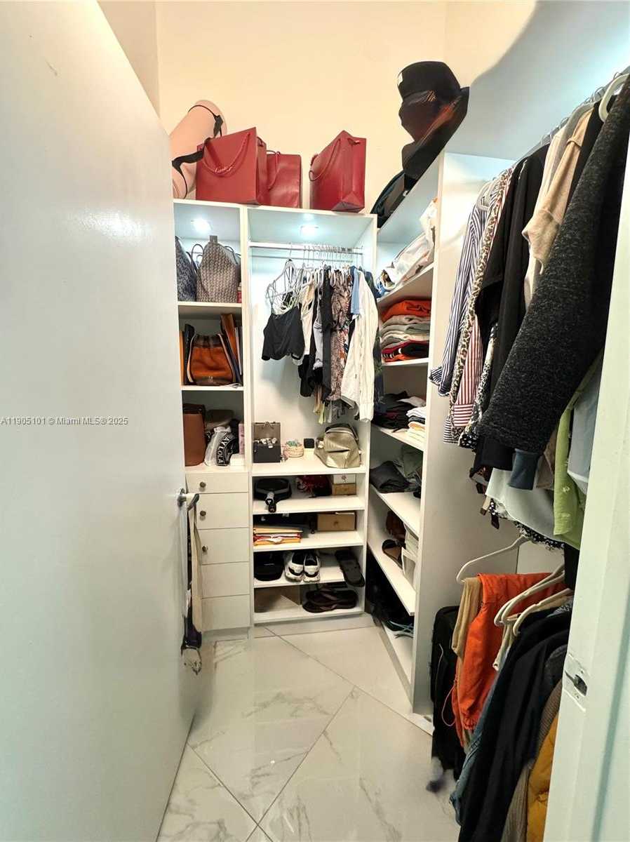 Small Image of 1900 NORTH BAYSHORE DR #710, Miami Number 23