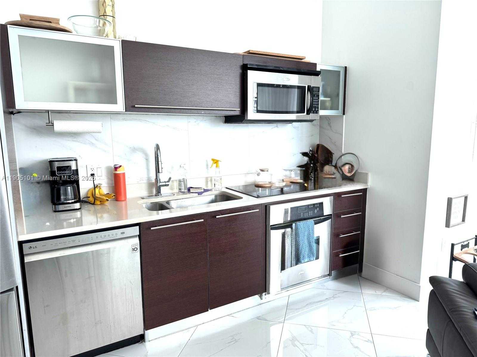 Small Image of 1900 NORTH BAYSHORE DR #710, Miami Number 26