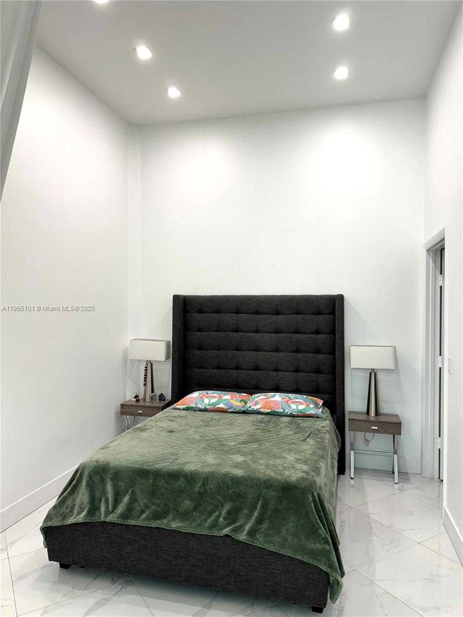 Small Image of 1900 NORTH BAYSHORE DR #710, Miami Number 27