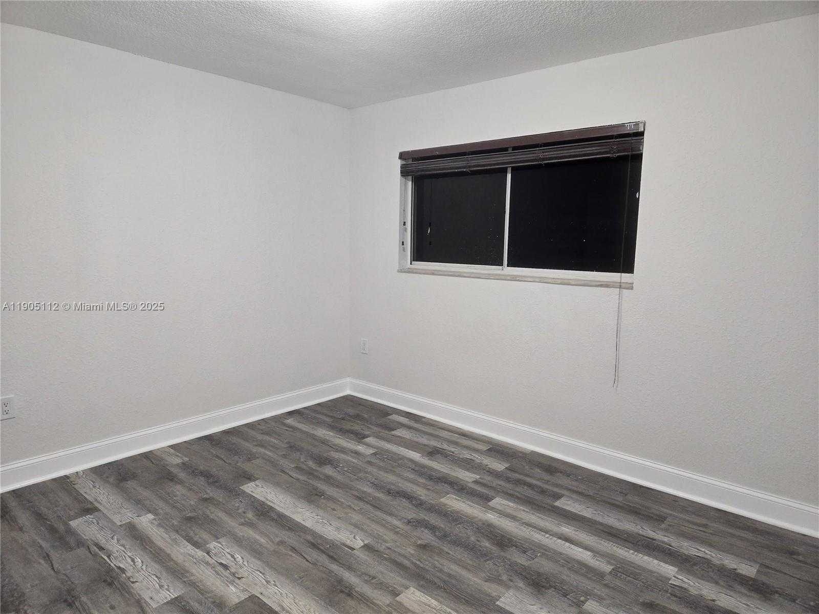 Small Image of 2730 WEST 76TH ST #201, Hialeah Number 15