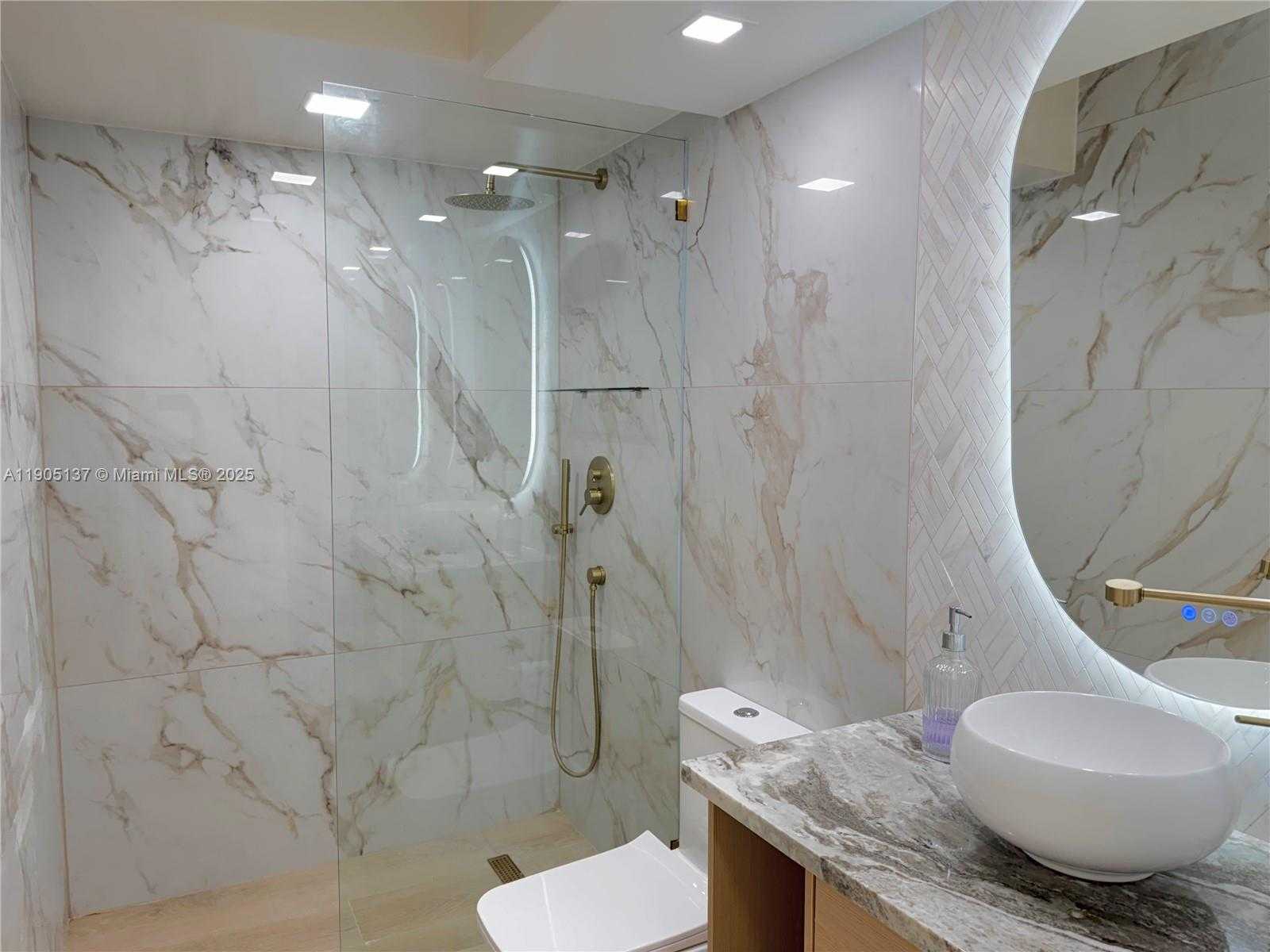 Small Image of 5900 COLLINS AVE #508, Miami Beach Number 21