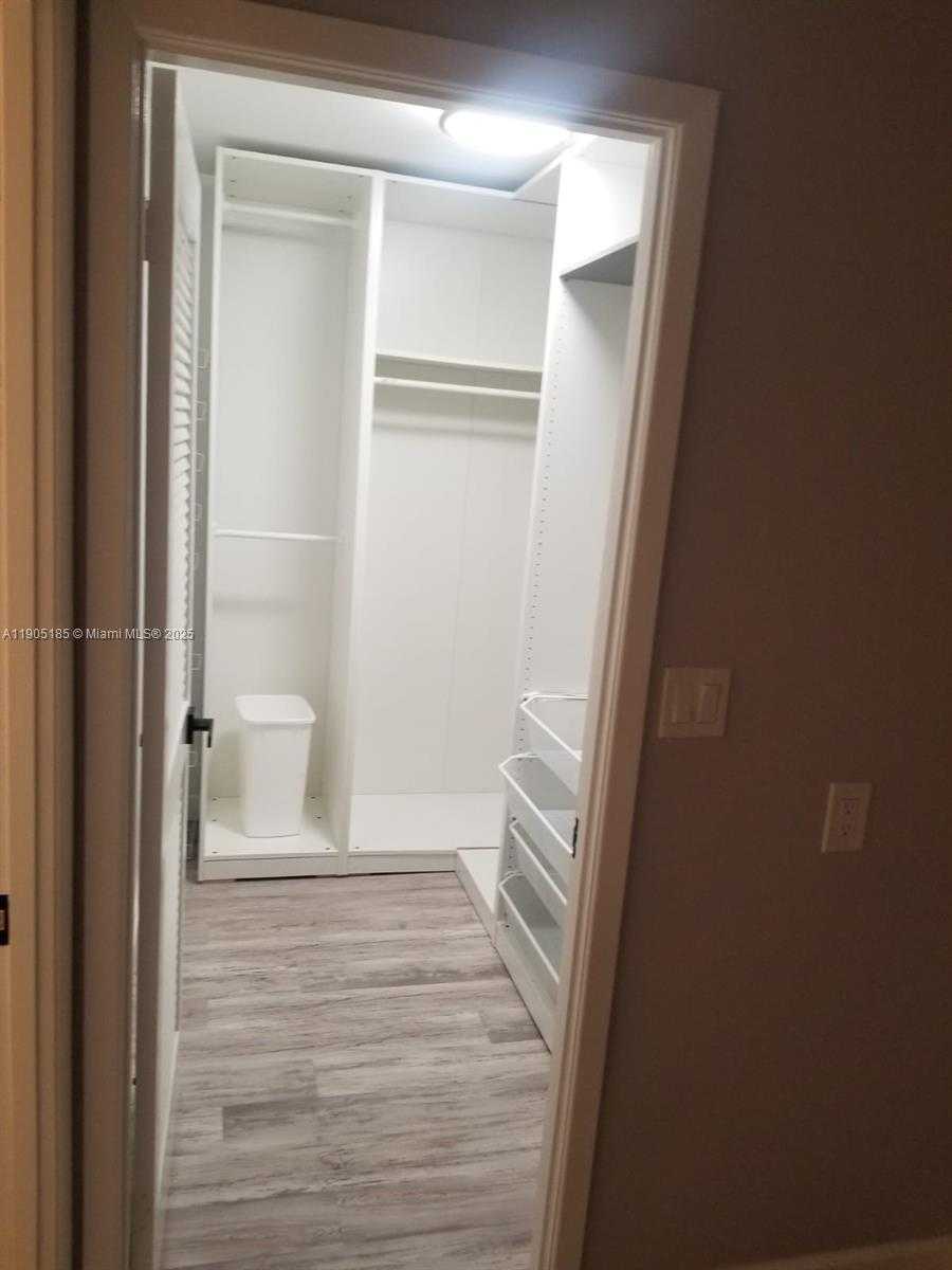 Small Image of 2500 PARKVIEW DR #2517, Hallandale Beach Number 11