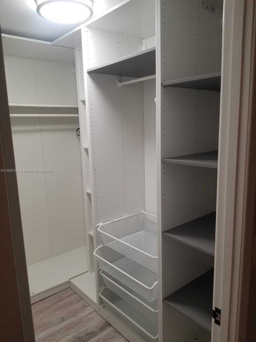 Small Image of 2500 PARKVIEW DR #2517, Hallandale Beach Number 12