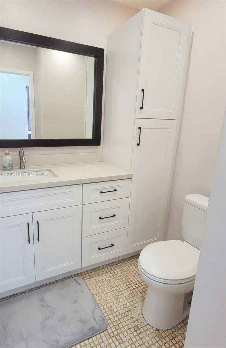 Small Image of 2500 PARKVIEW DR #2517, Hallandale Beach Number 23