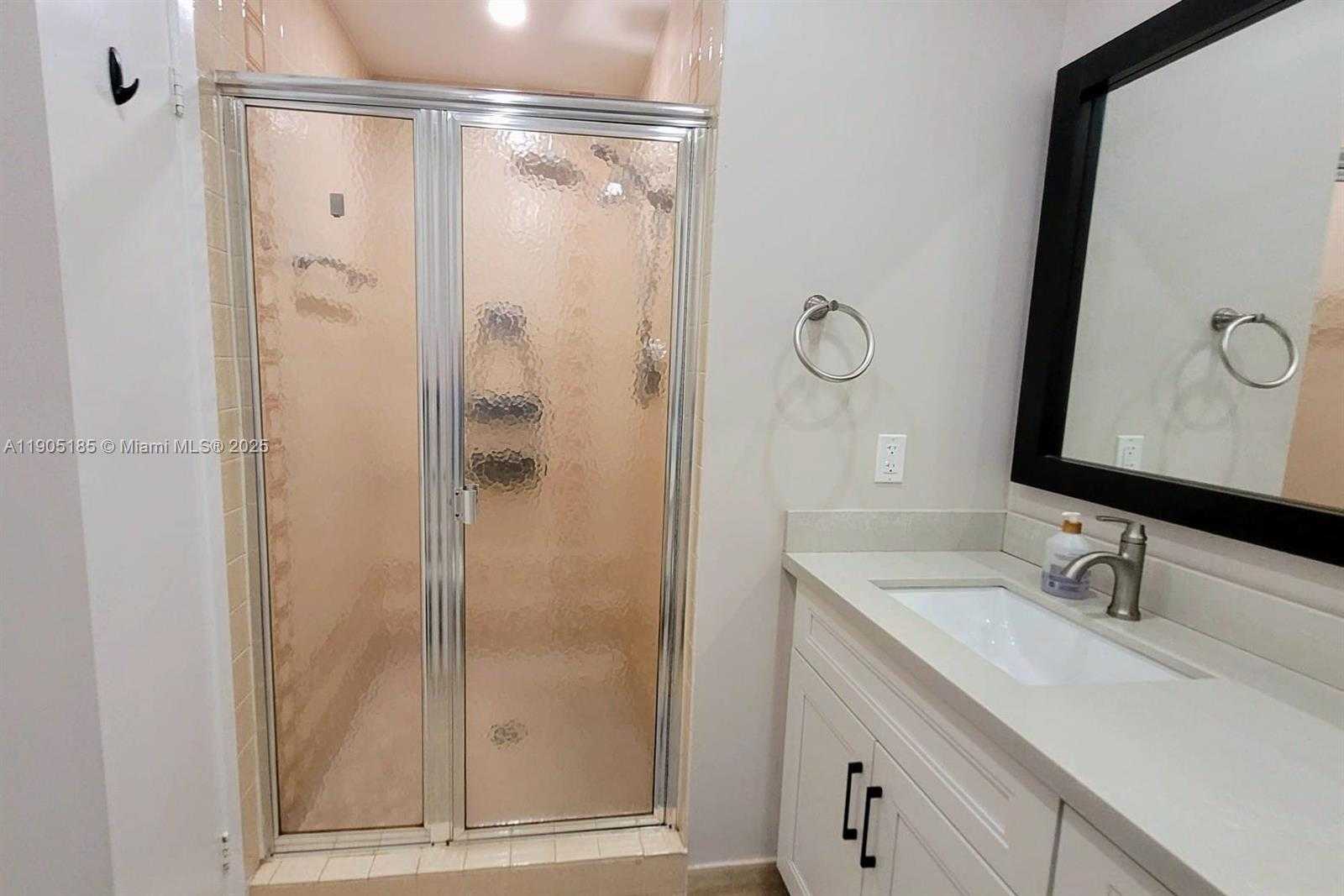 Small Image of 2500 PARKVIEW DR #2517, Hallandale Beach Number 24