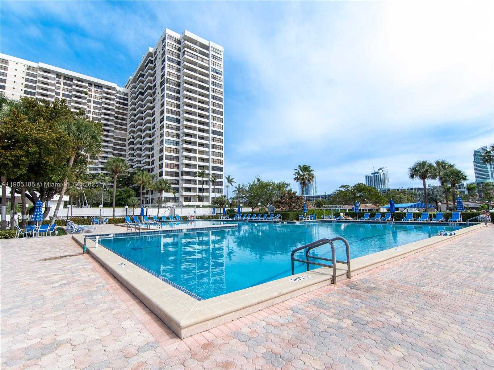 Small Image of 2500 PARKVIEW DR #2517, Hallandale Beach Number 31