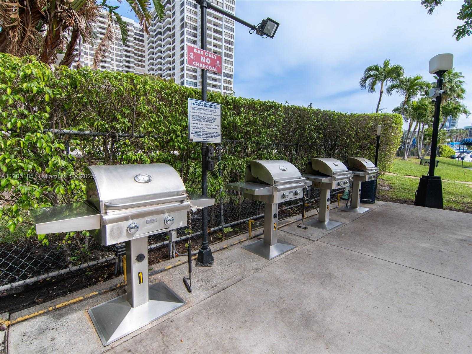 Small Image of 2500 PARKVIEW DR #2517, Hallandale Beach Number 32