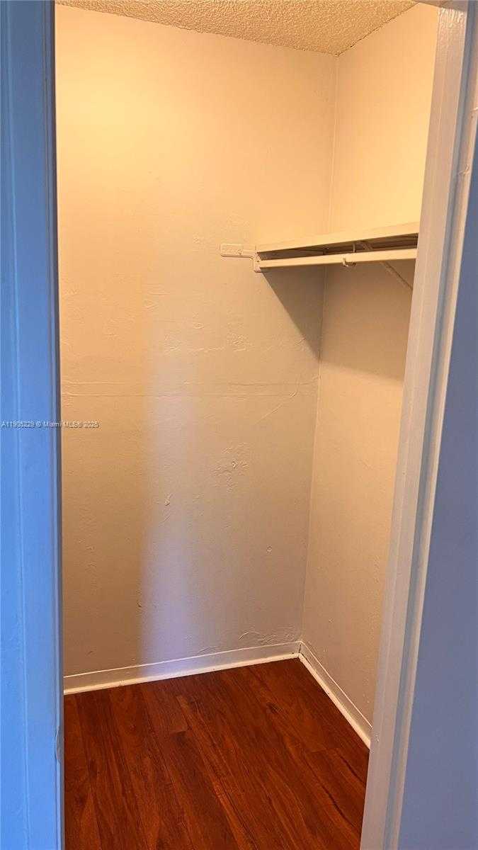 Small Image of 8850 FONTAINEBLEAU BLVD #202, Miami Number 10