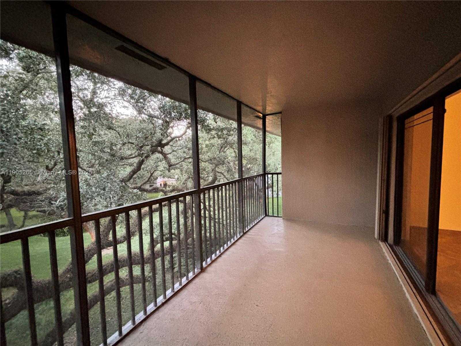 Small Image of 461 IVES DAIRY RD #402-2, Miami Number 11