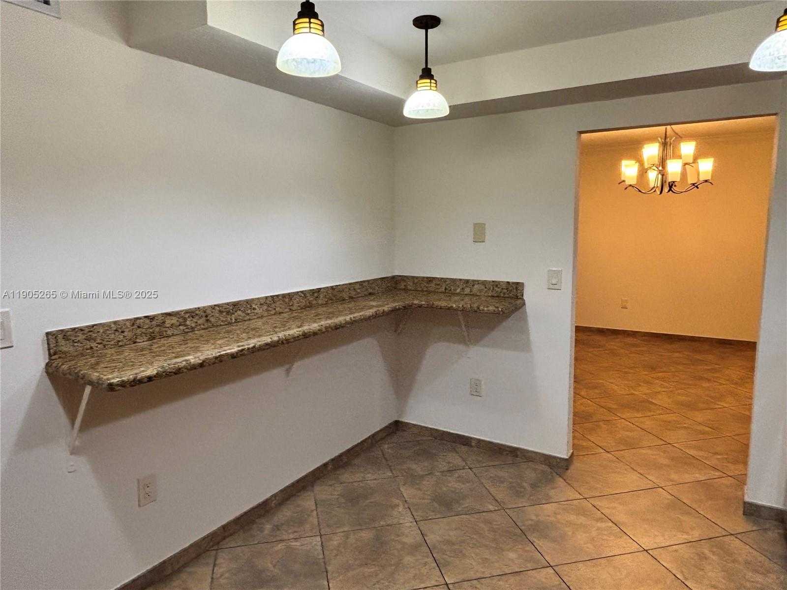 Small Image of 461 IVES DAIRY RD #402-2, Miami Number 14