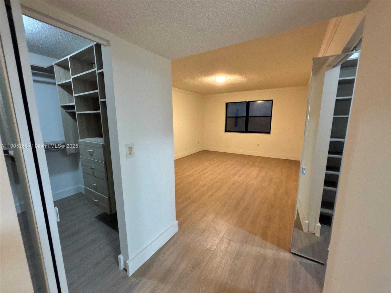 Small Image of 461 IVES DAIRY RD #402-2, Miami Number 17