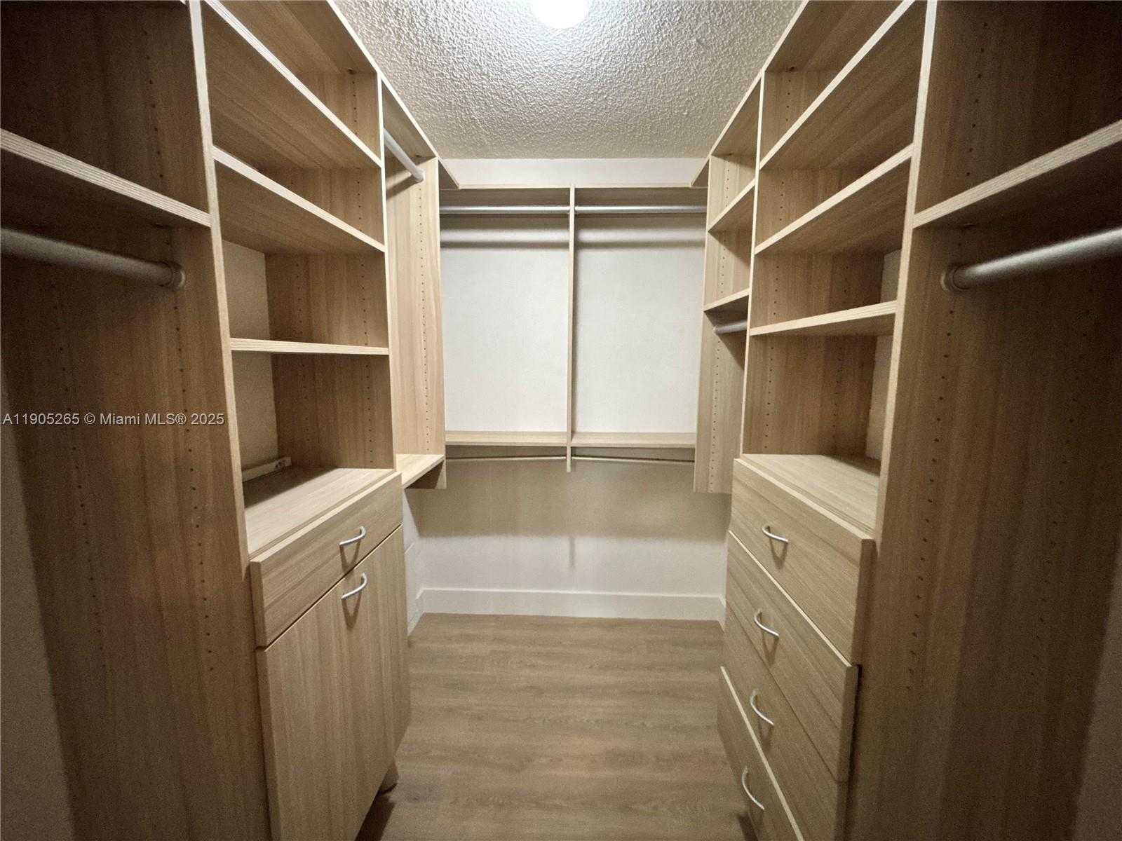 Small Image of 461 IVES DAIRY RD #402-2, Miami Number 18