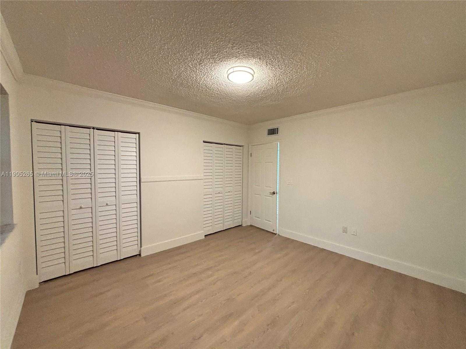 Small Image of 461 IVES DAIRY RD #402-2, Miami Number 26