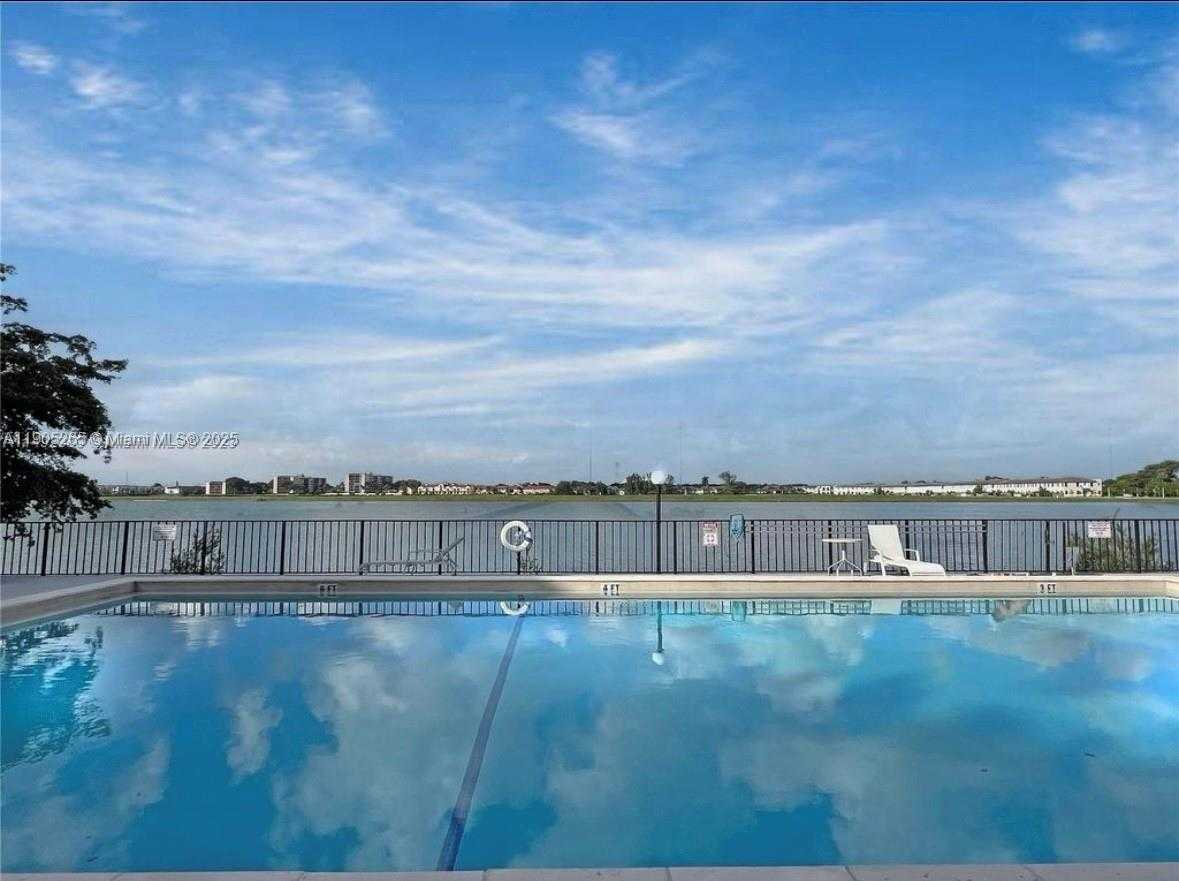 Small Image of 461 IVES DAIRY RD #402-2, Miami Number 32