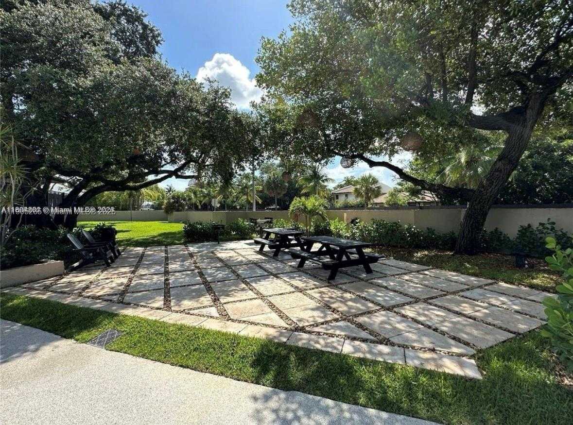 Small Image of 461 IVES DAIRY RD #402-2, Miami Number 38