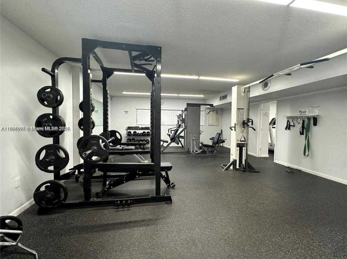 Small Image of 461 IVES DAIRY RD #402-2, Miami Number 41