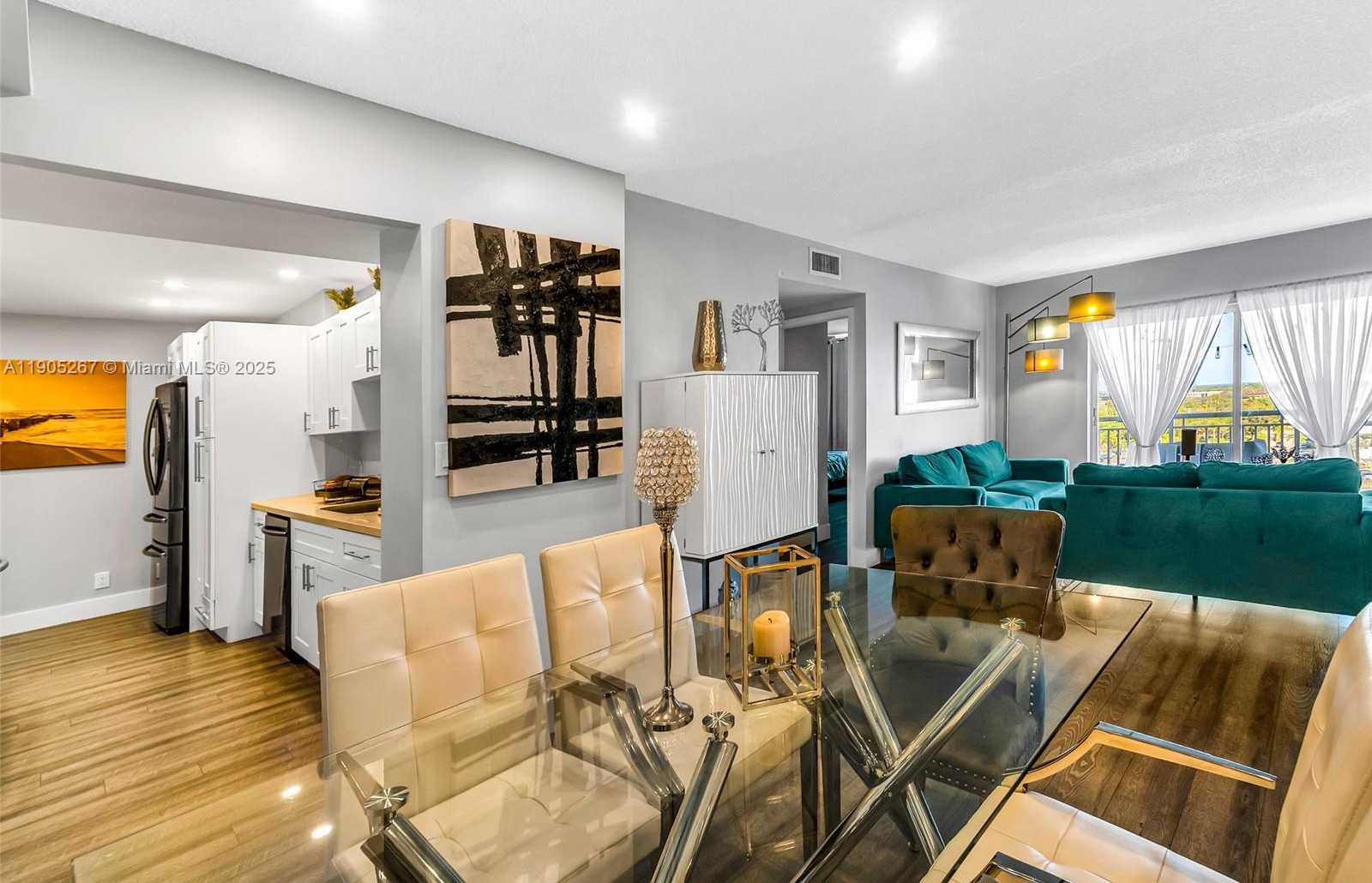 Small Image of 3800 HILLCREST DR #907, Hollywood Number 11