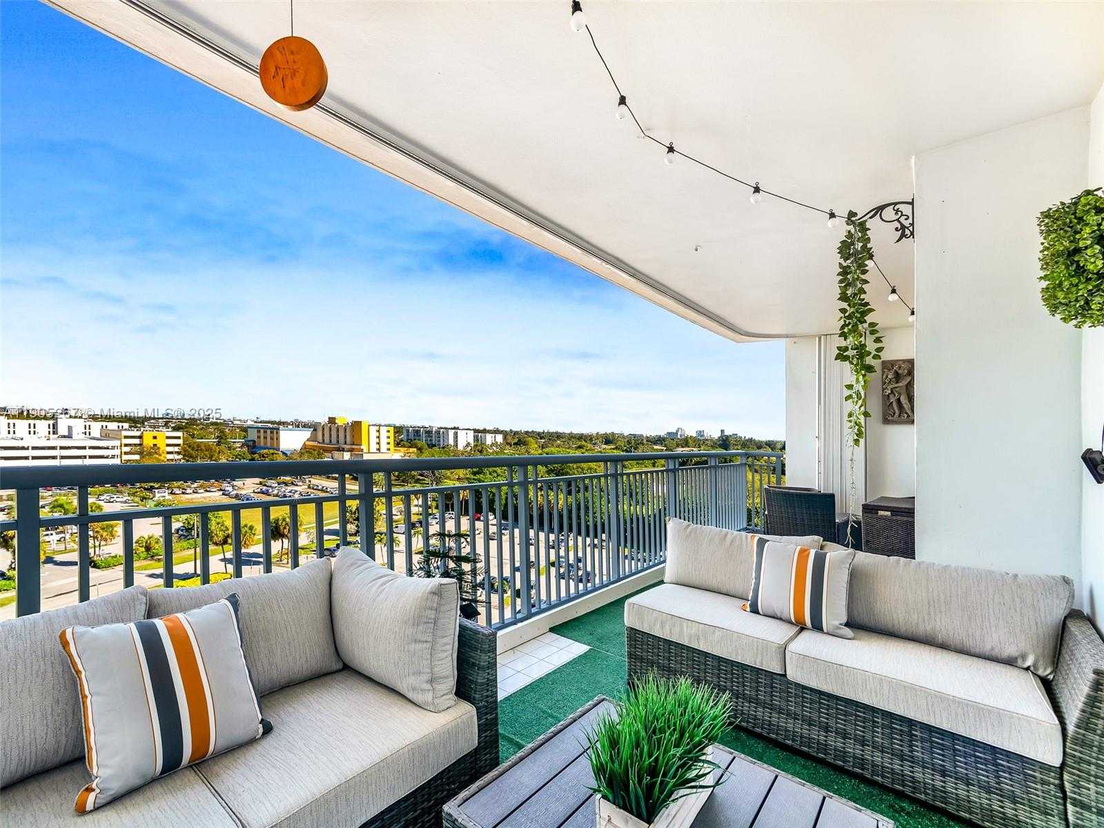 Small Image of 3800 HILLCREST DR #907, Hollywood Number 12