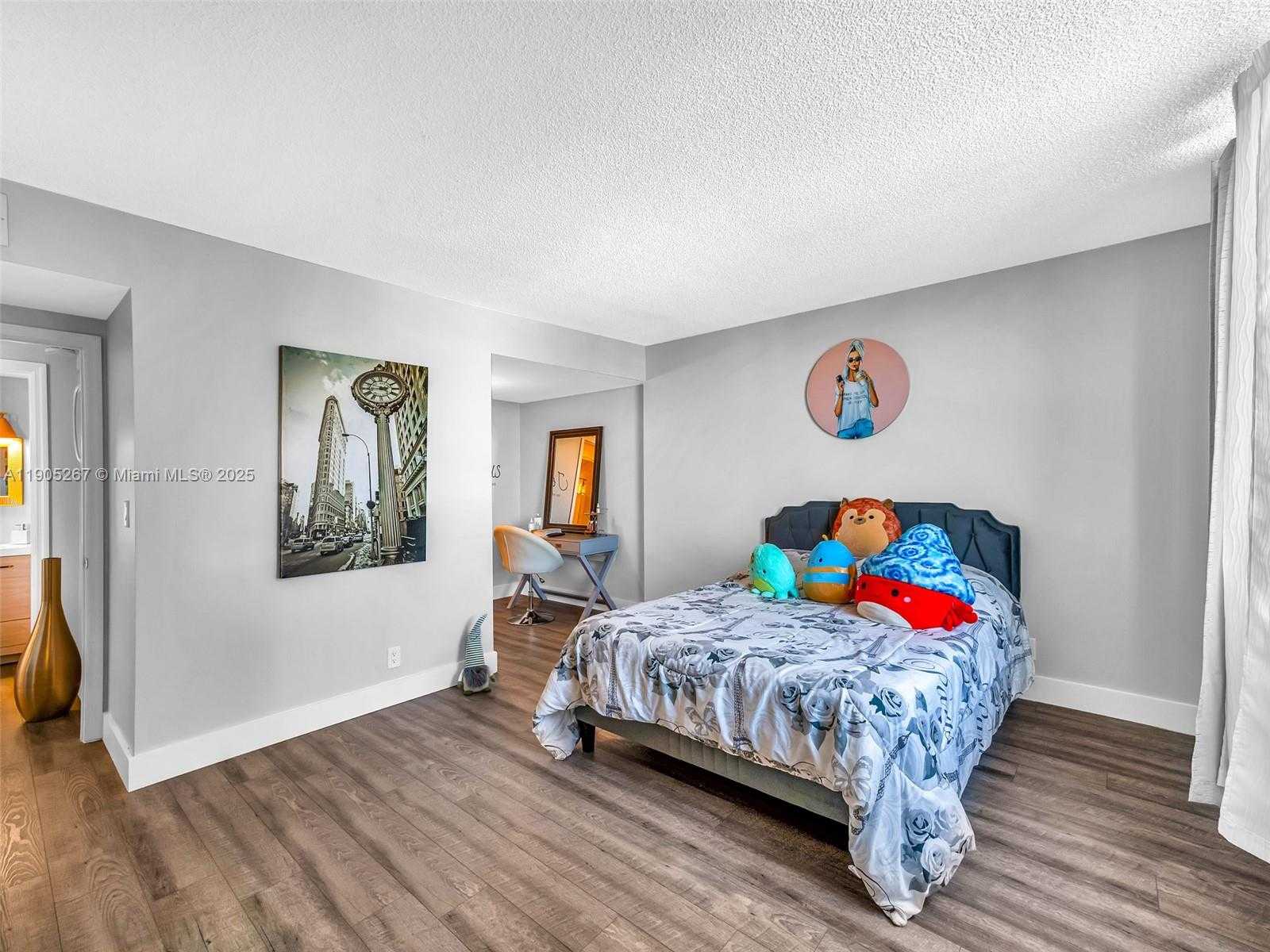 Small Image of 3800 HILLCREST DR #907, Hollywood Number 13