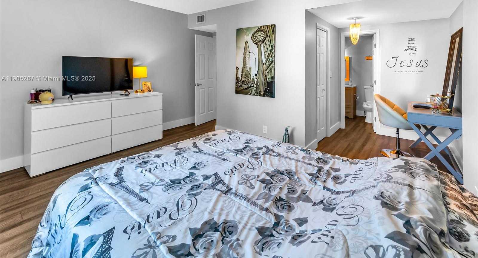 Small Image of 3800 HILLCREST DR #907, Hollywood Number 14