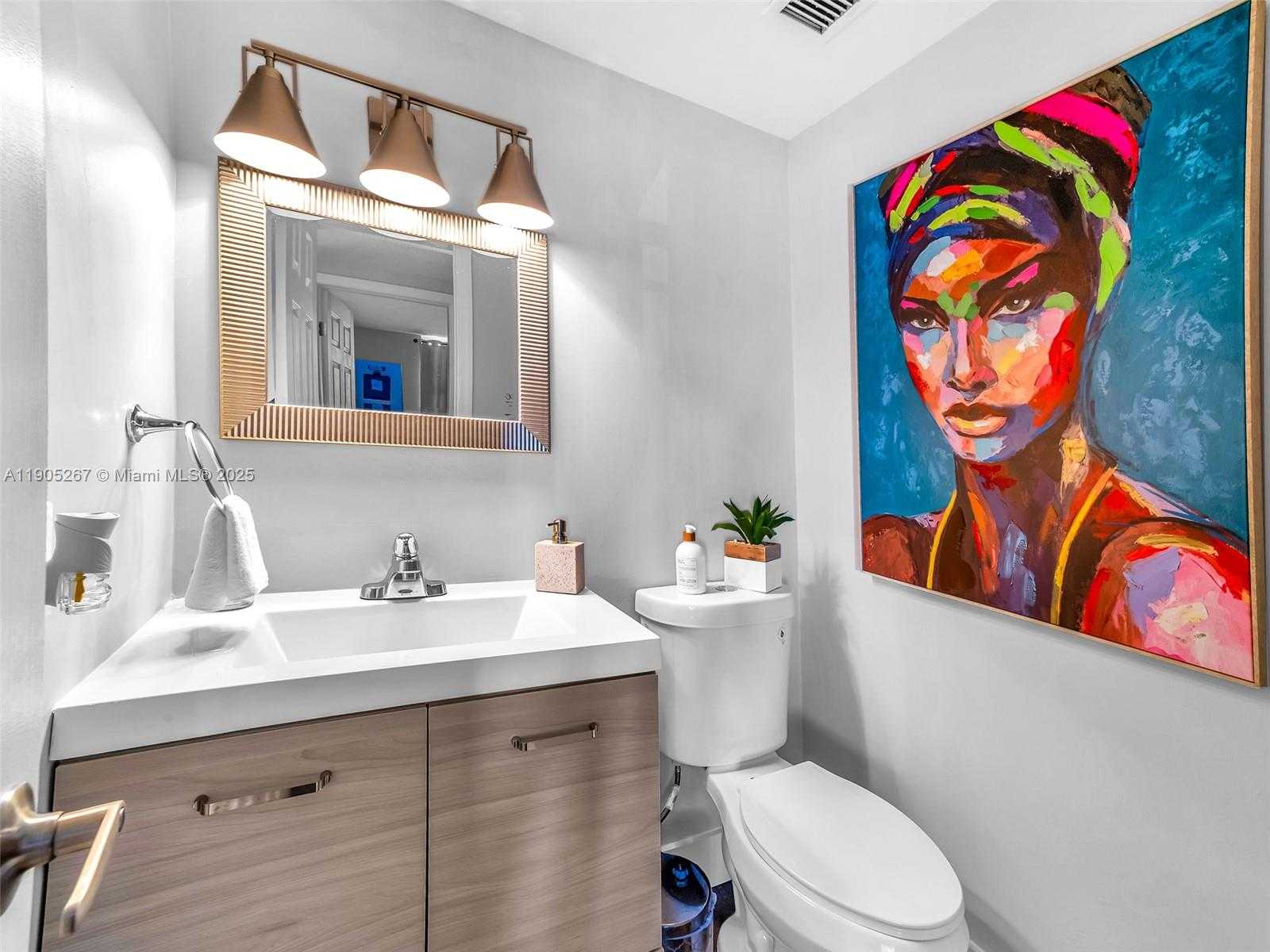 Small Image of 3800 HILLCREST DR #907, Hollywood Number 16