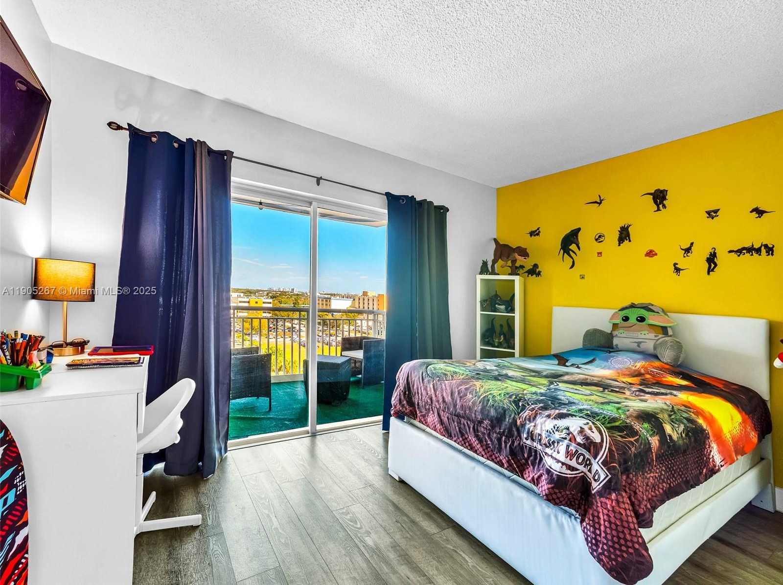 Small Image of 3800 HILLCREST DR #907, Hollywood Number 17