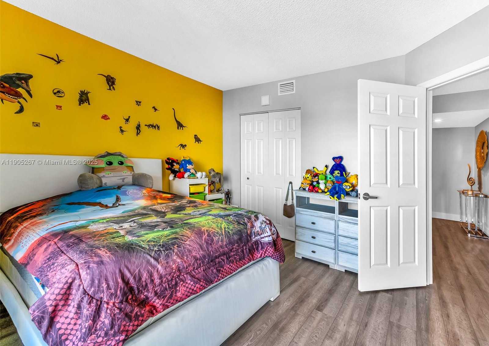 Small Image of 3800 HILLCREST DR #907, Hollywood Number 18