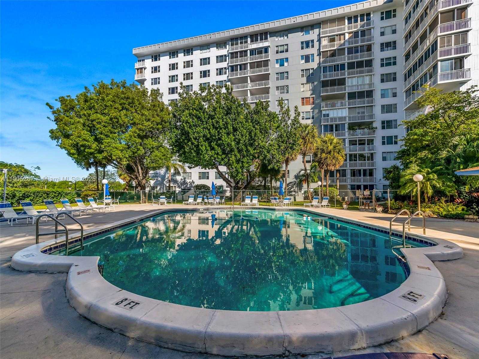 Small Image of 3800 HILLCREST DR #907, Hollywood Number 2