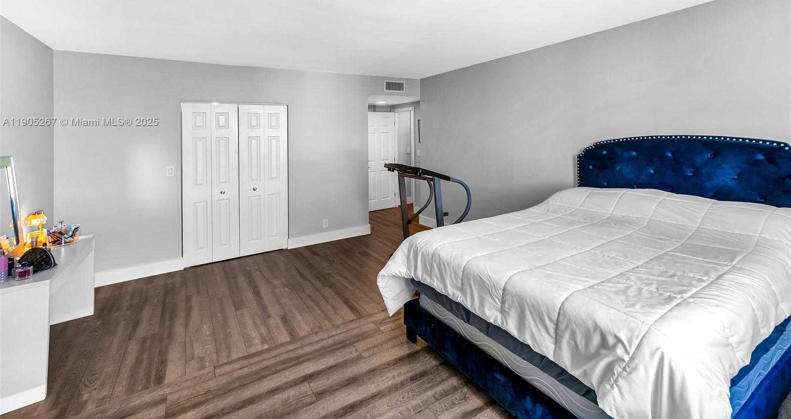 Small Image of 3800 HILLCREST DR #907, Hollywood Number 20