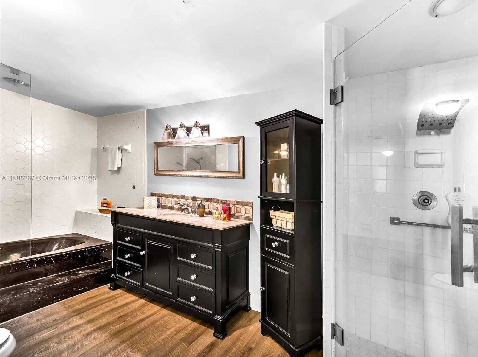 Small Image of 3800 HILLCREST DR #907, Hollywood Number 21