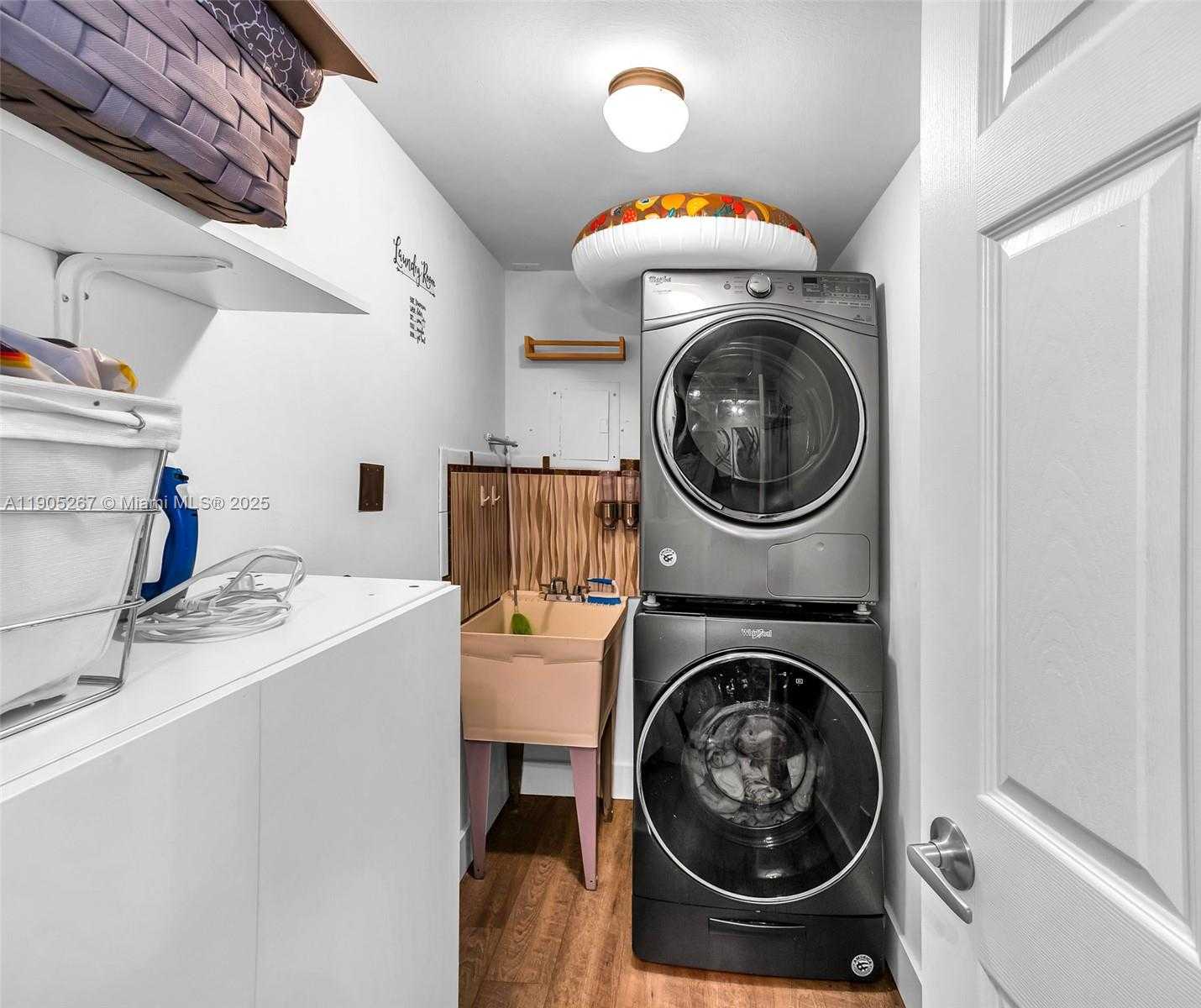 Small Image of 3800 HILLCREST DR #907, Hollywood Number 22