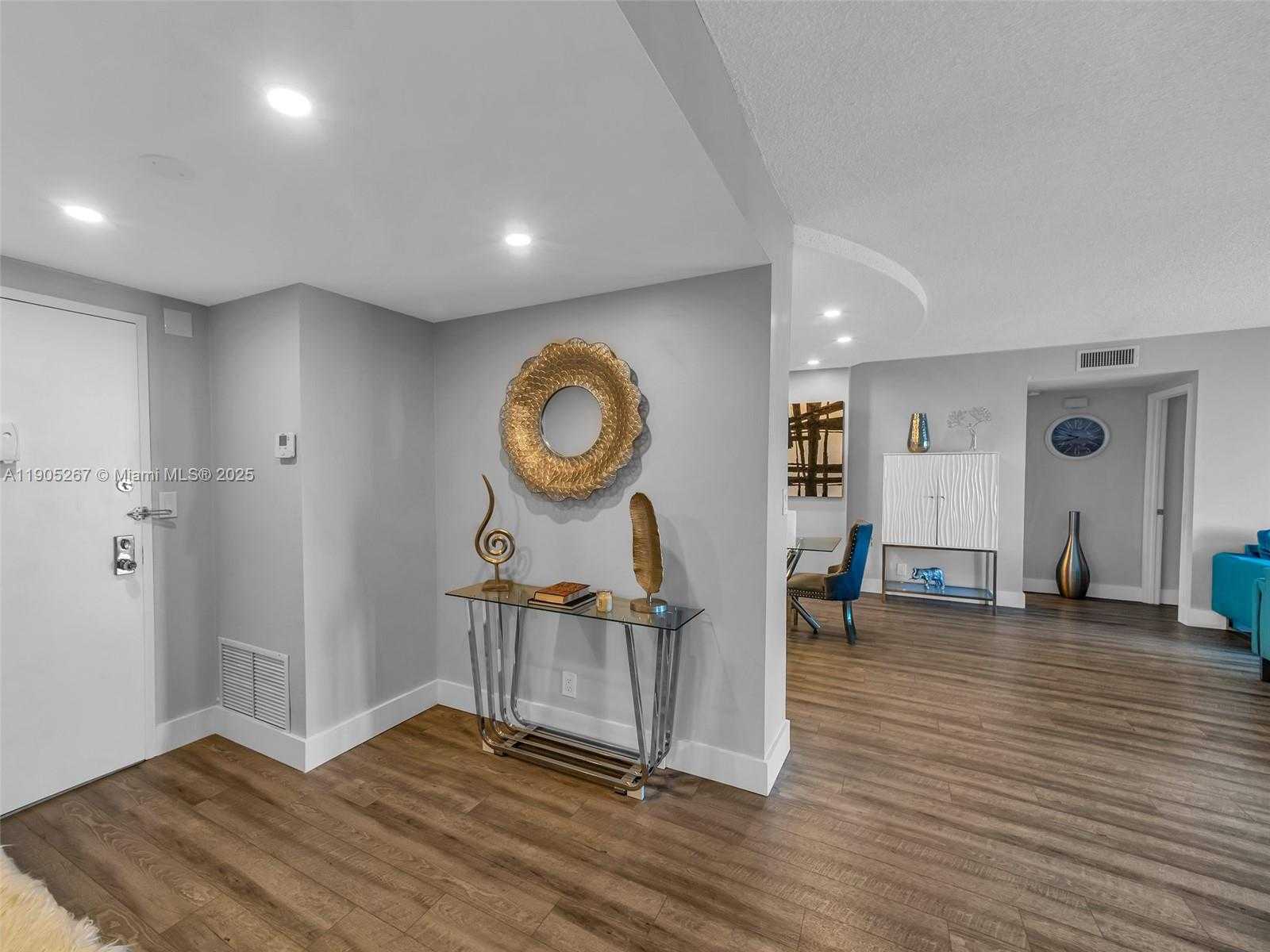 Small Image of 3800 HILLCREST DR #907, Hollywood Number 4