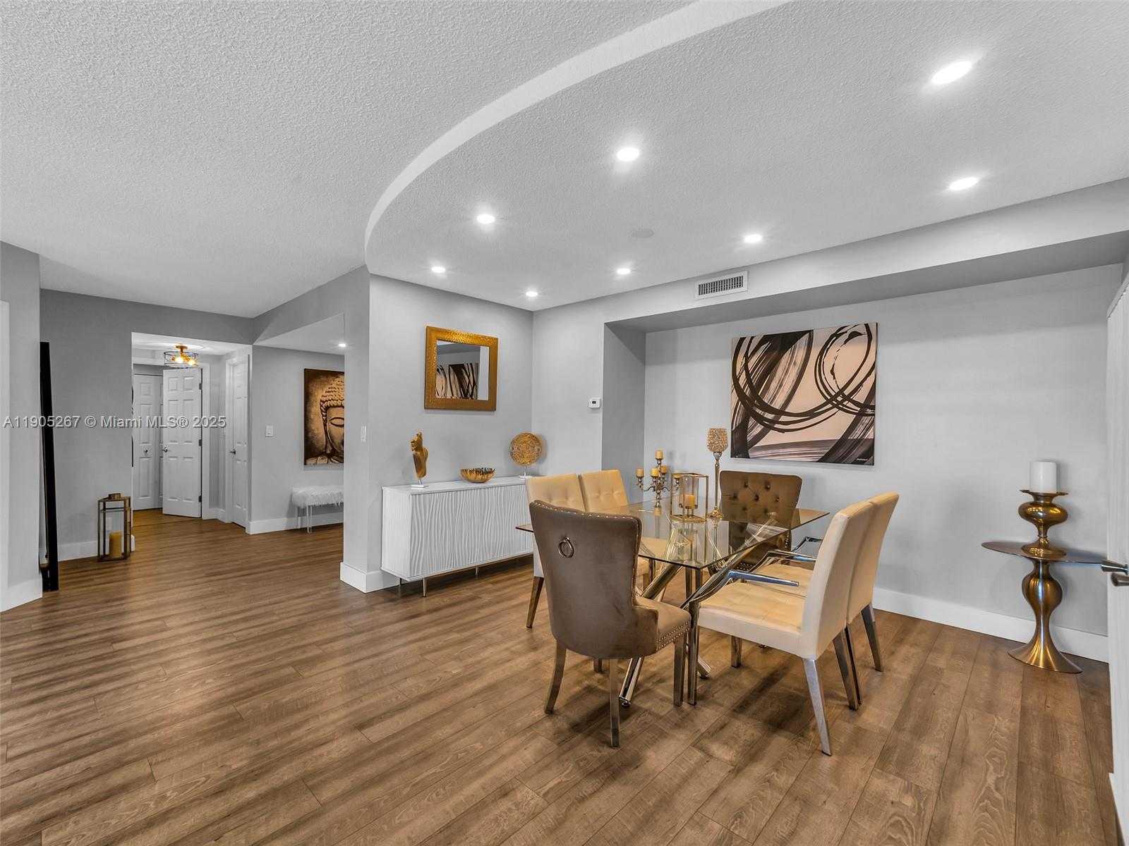 Small Image of 3800 HILLCREST DR #907, Hollywood Number 9