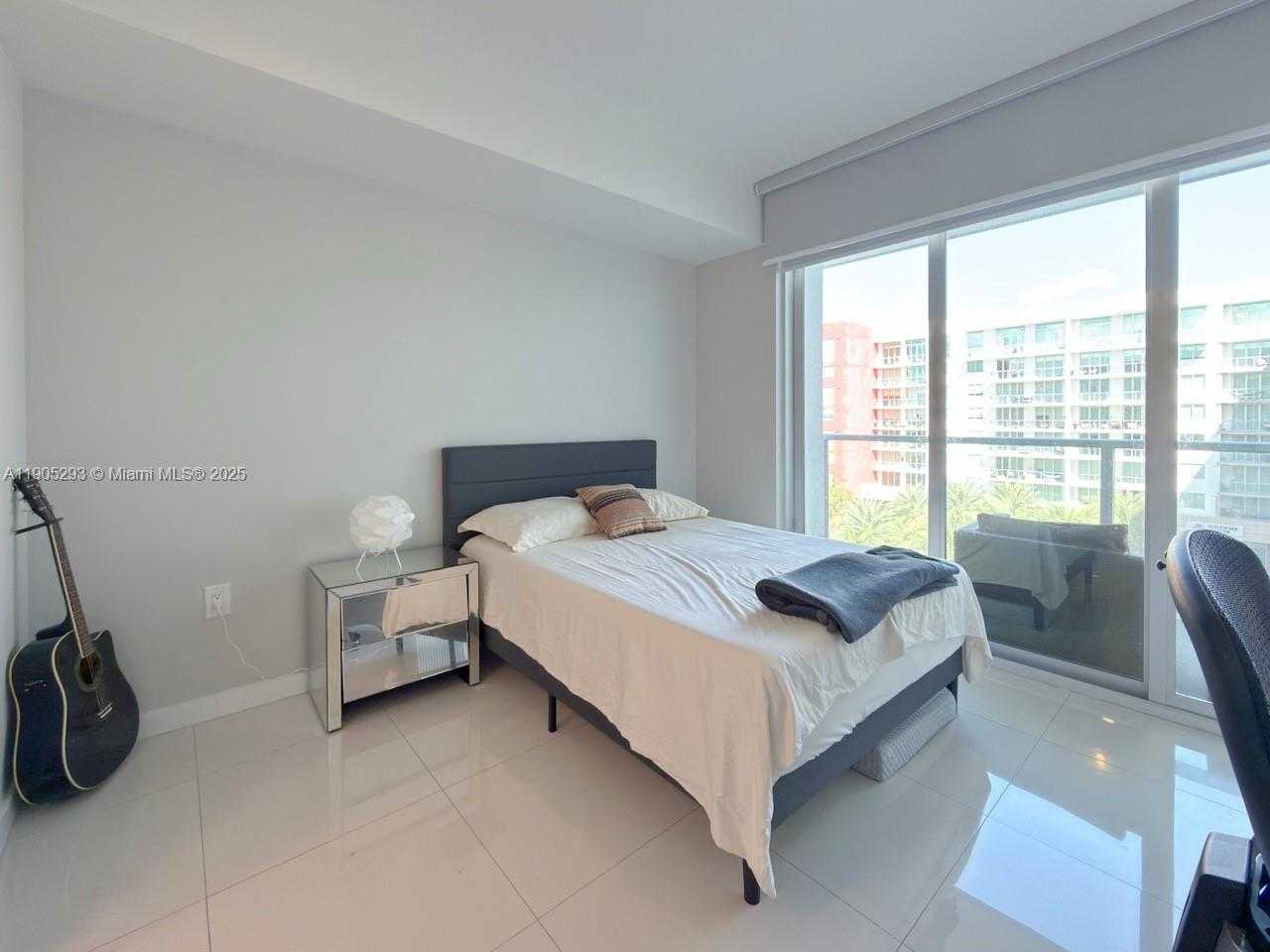 Imagen de Pequeño Objeto