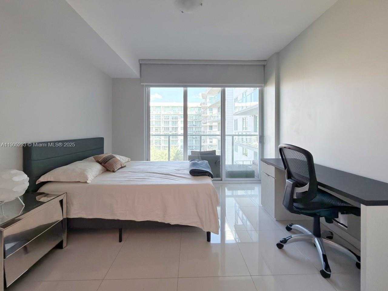 Imagen de Pequeño Objeto