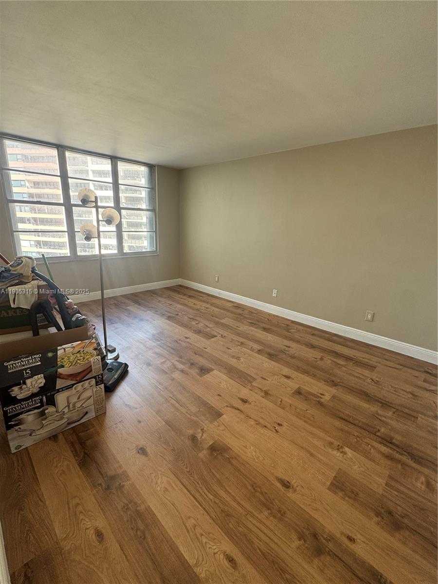 Small Image of 5161 COLLINS AVE #911, Miami Beach Number 11