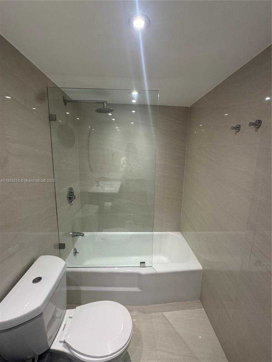 Small Image of 5161 COLLINS AVE #911, Miami Beach Number 13