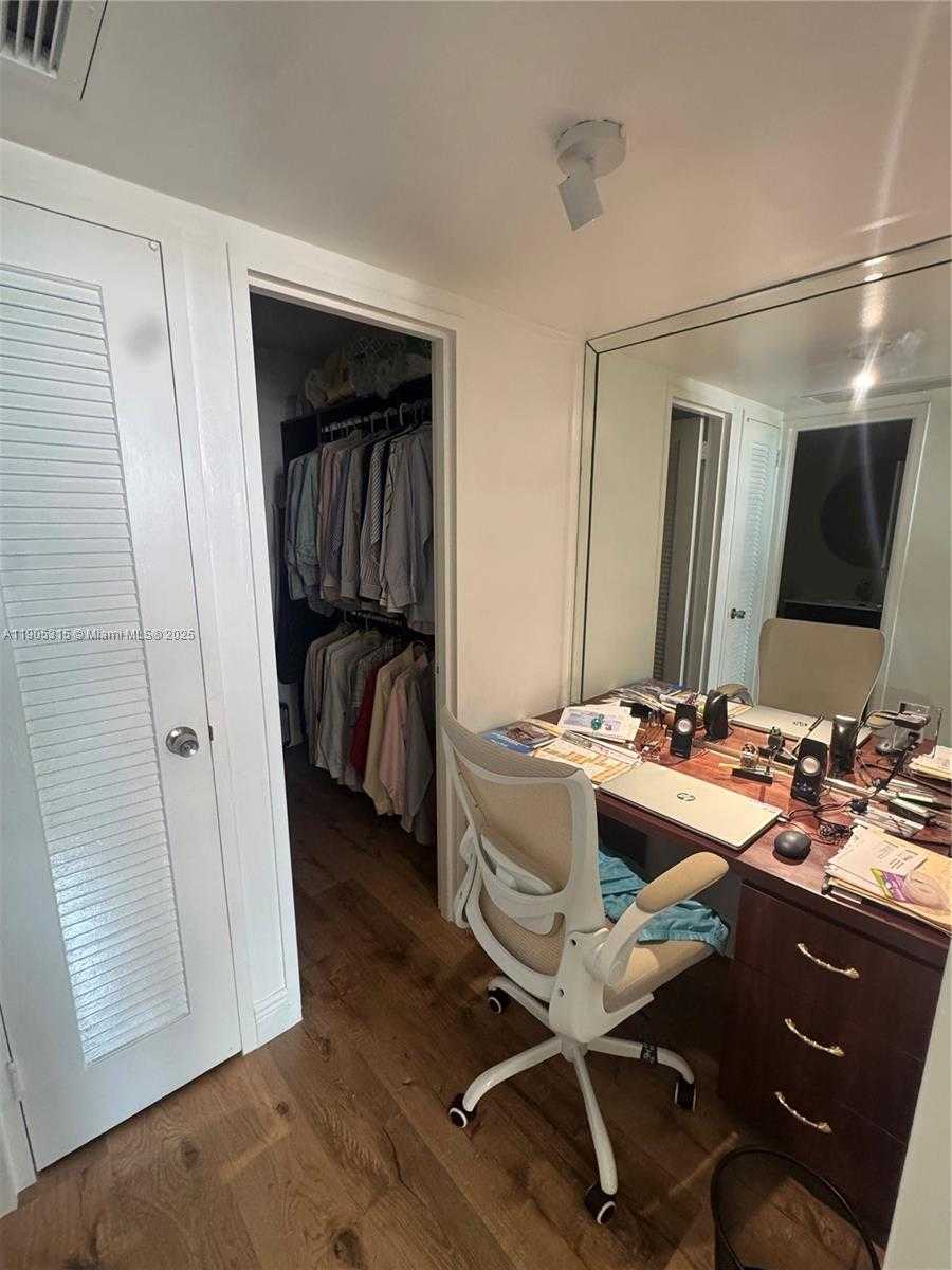 Small Image of 5161 COLLINS AVE #911, Miami Beach Number 14