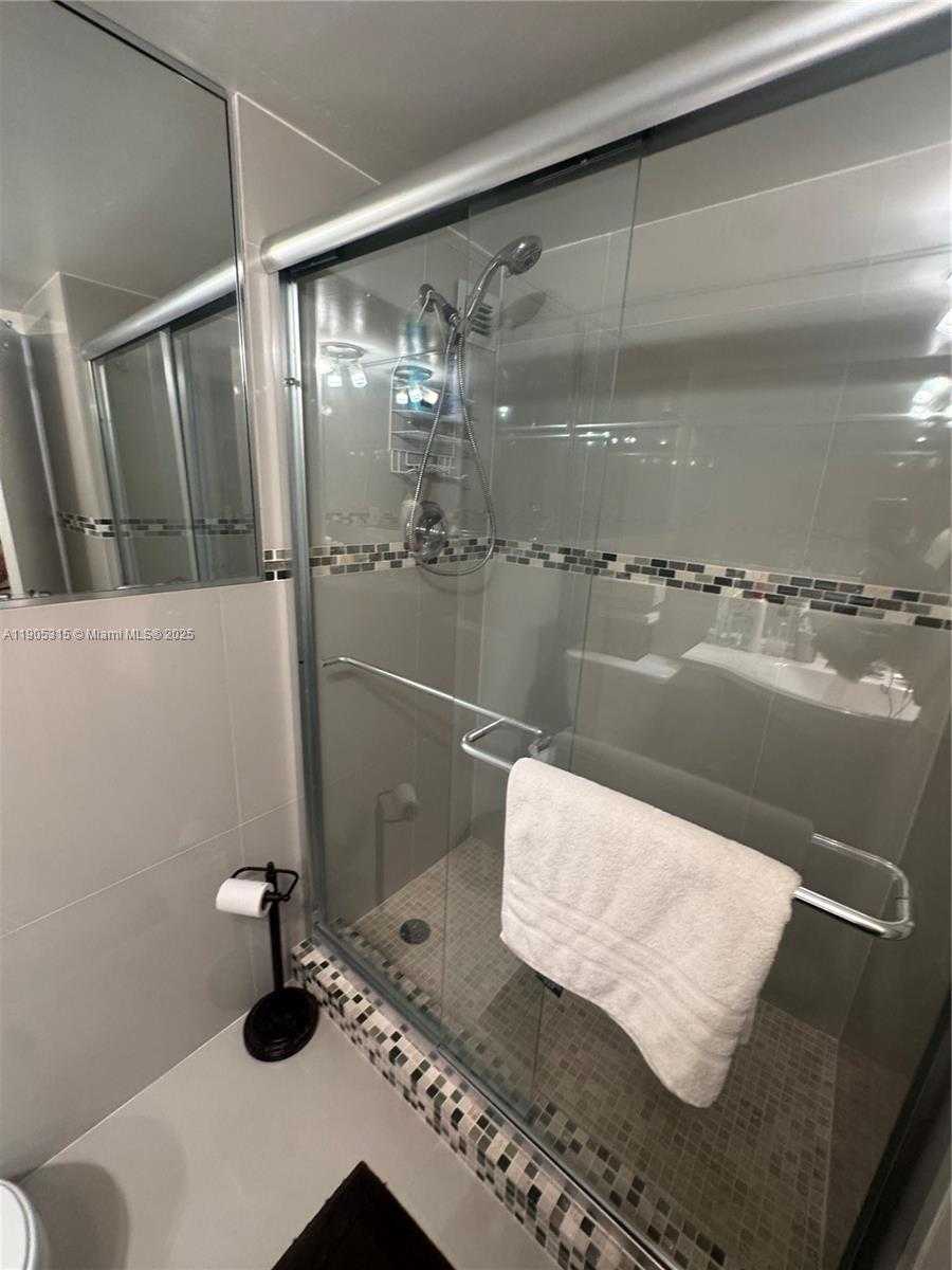 Small Image of 5161 COLLINS AVE #911, Miami Beach Number 18