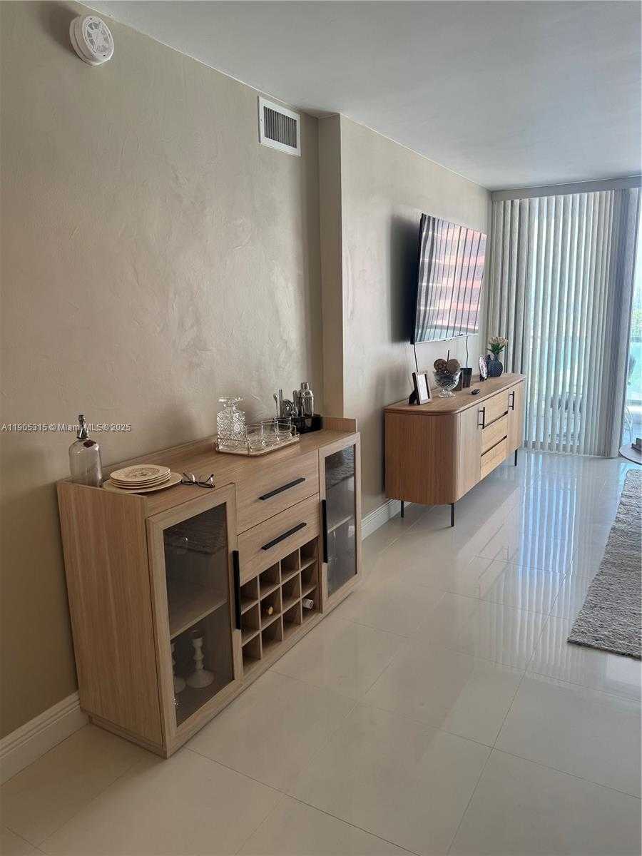 Small Image of 5161 COLLINS AVE #911, Miami Beach Number 7