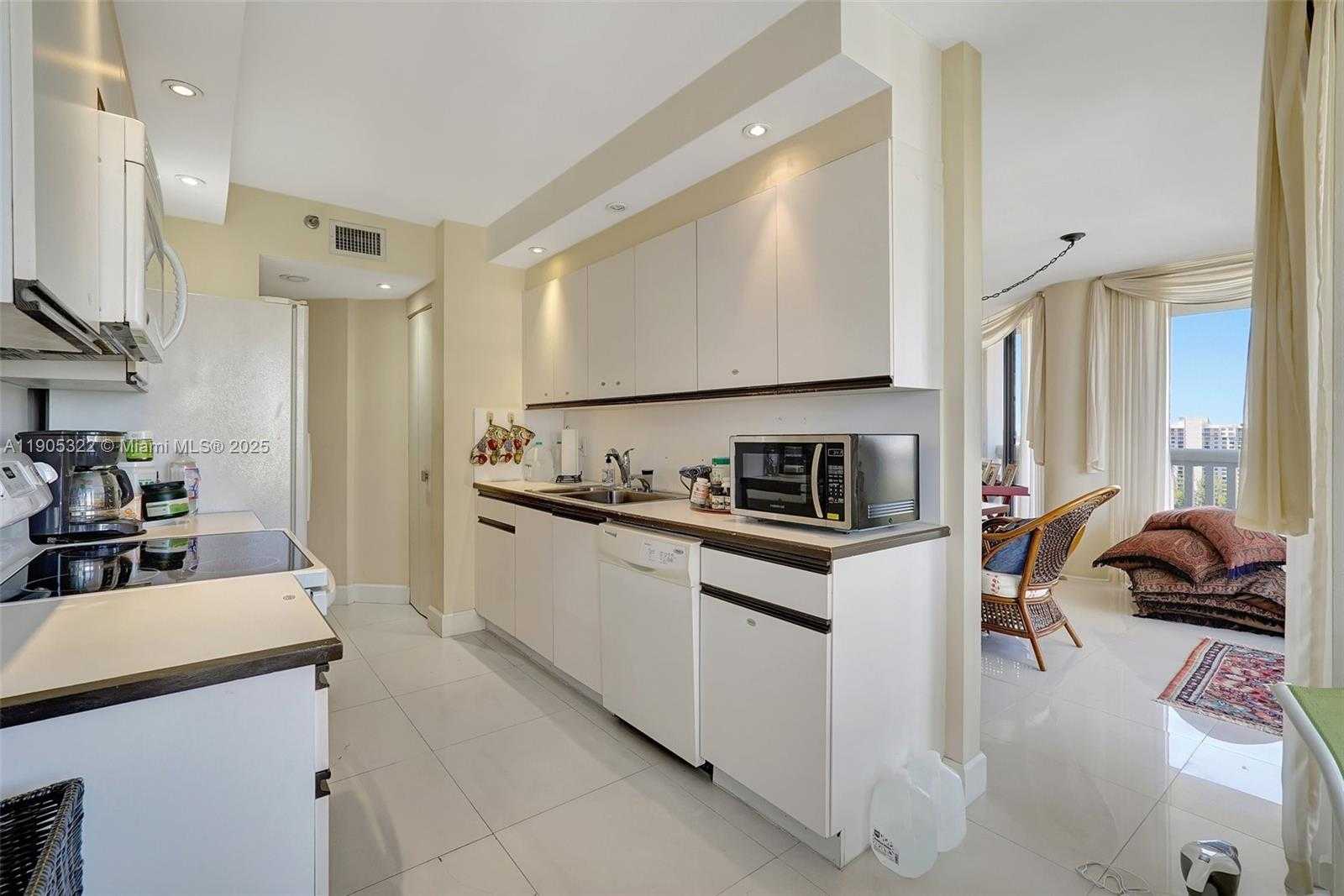 Small Image of 1000 ISLAND BLVD #2004, Aventura Number 12