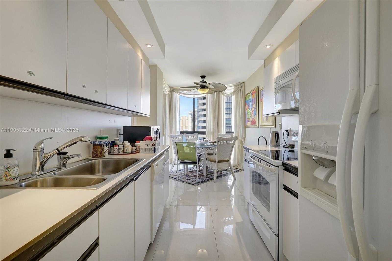 Small Image of 1000 ISLAND BLVD #2004, Aventura Number 15