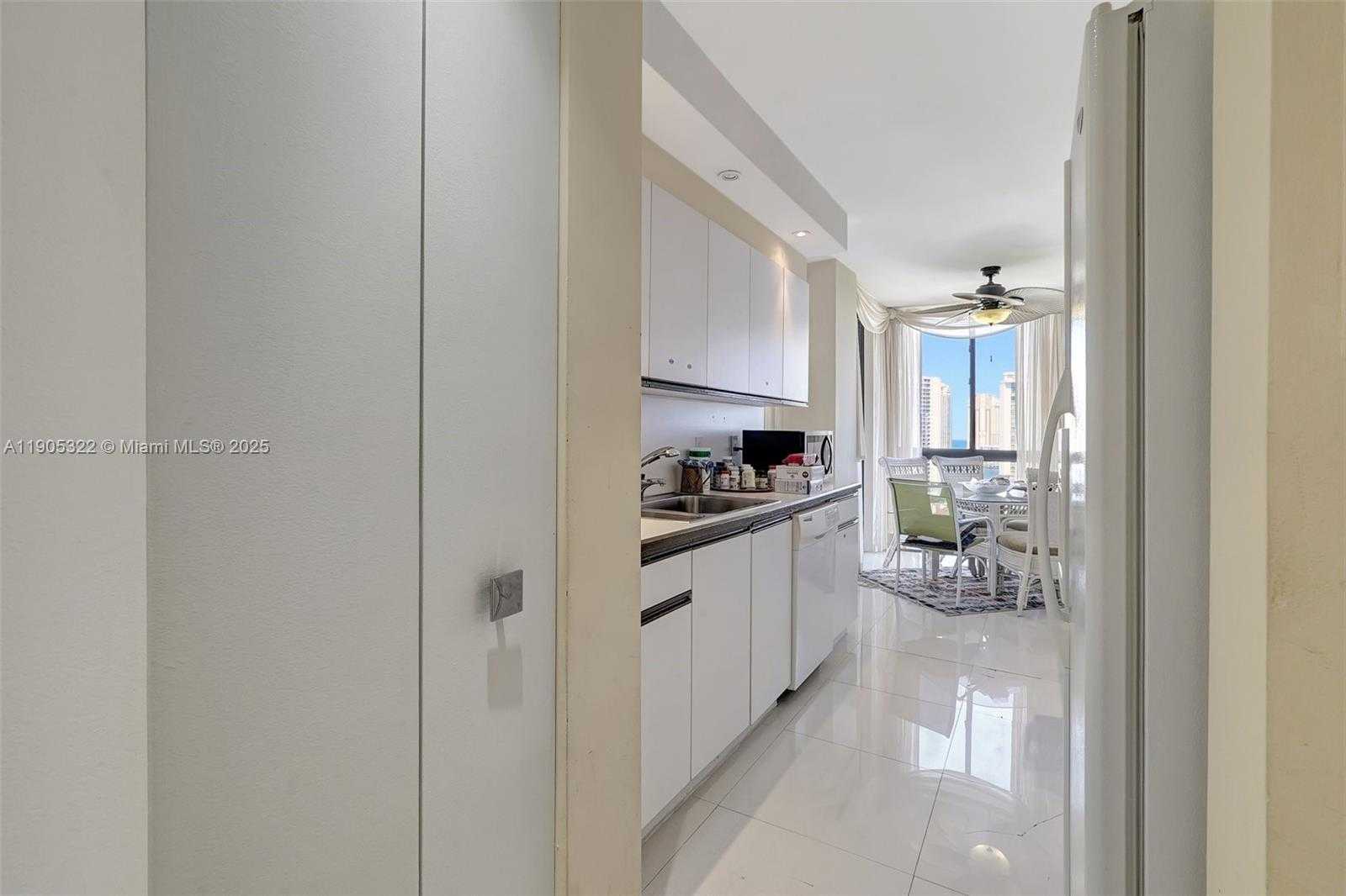 Small Image of 1000 ISLAND BLVD #2004, Aventura Number 18