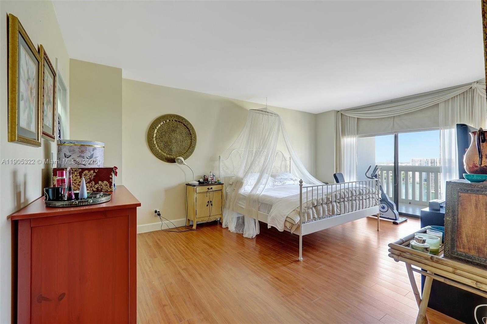 Small Image of 1000 ISLAND BLVD #2004, Aventura Number 22