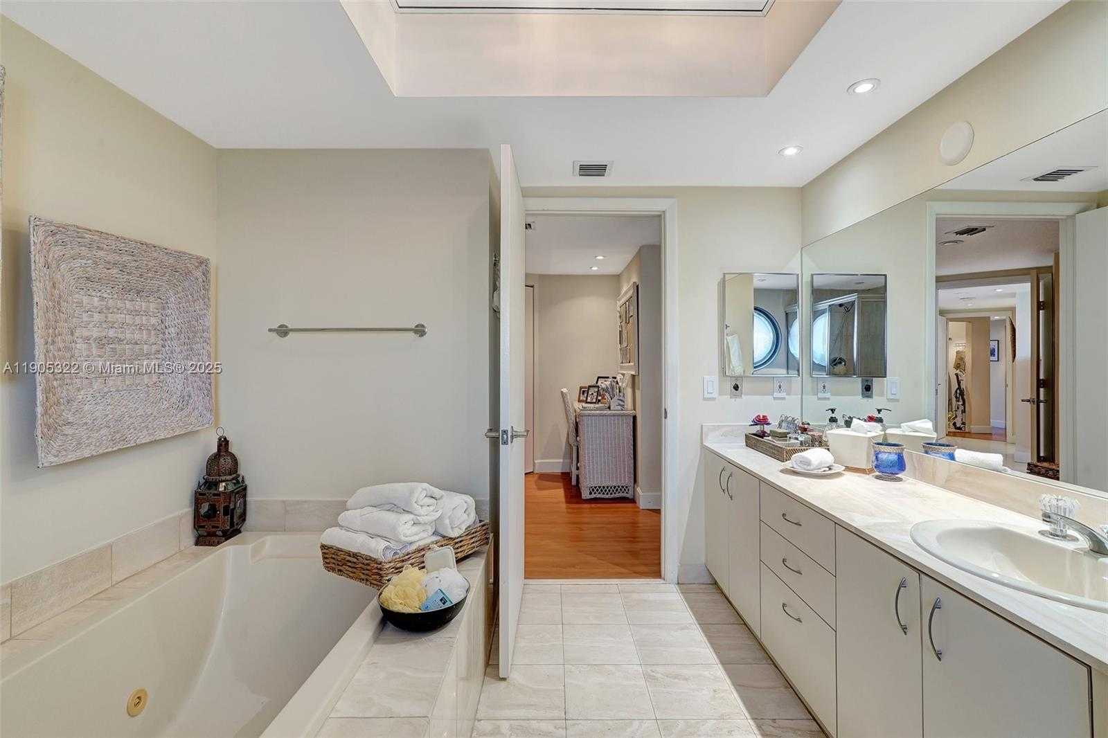 Small Image of 1000 ISLAND BLVD #2004, Aventura Number 23