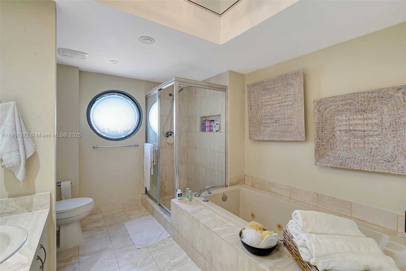 Small Image of 1000 ISLAND BLVD #2004, Aventura Number 25