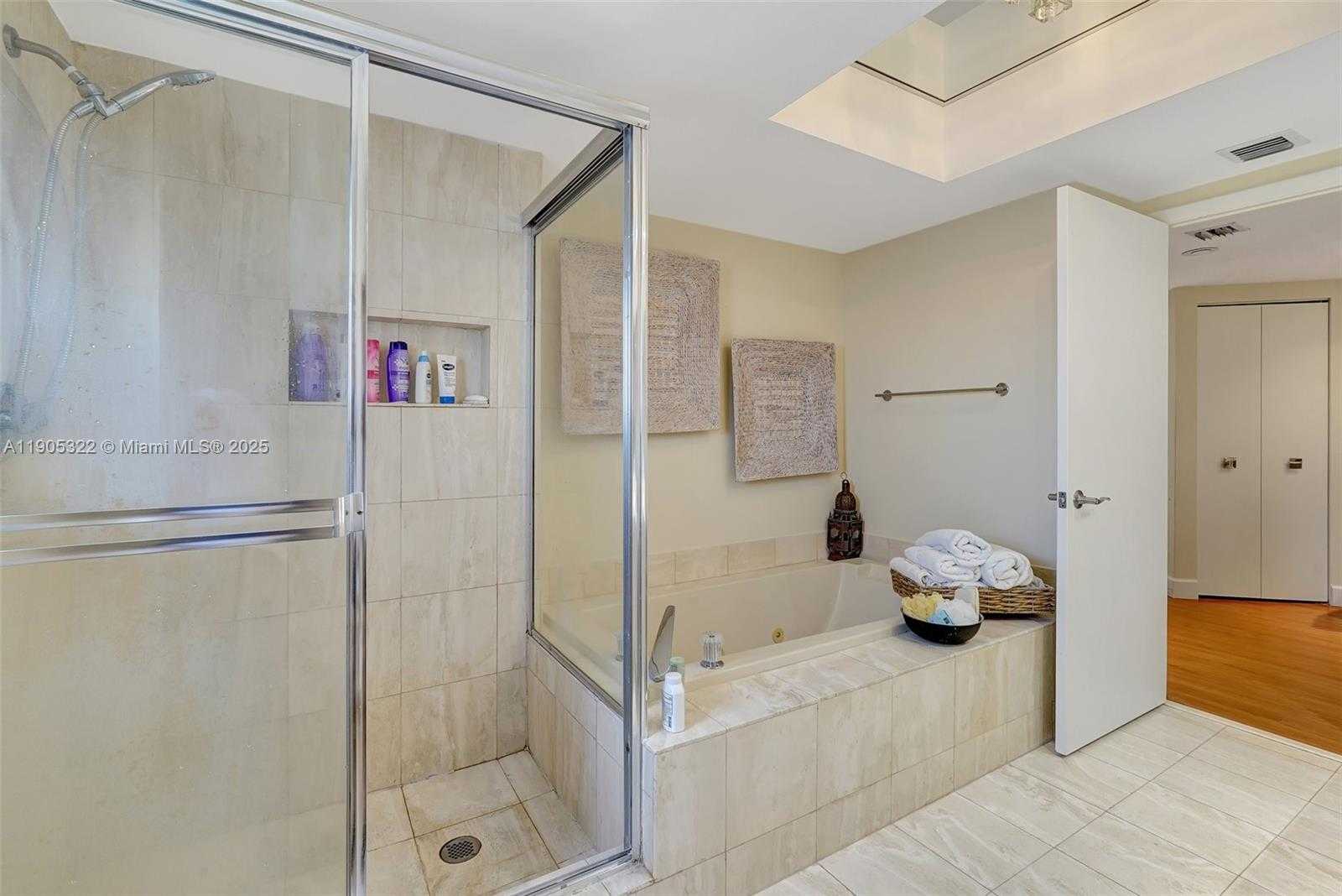 Small Image of 1000 ISLAND BLVD #2004, Aventura Number 26