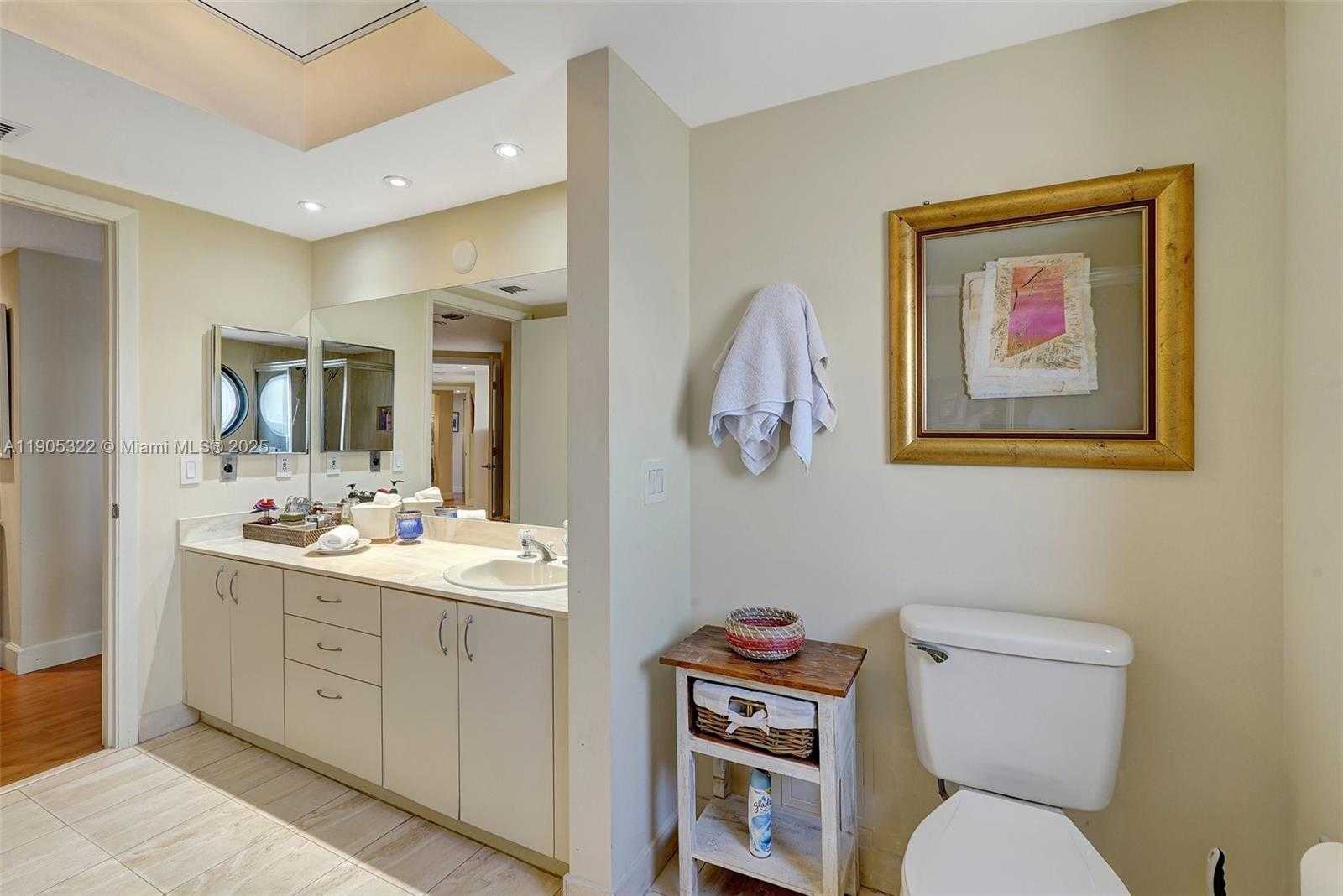 Small Image of 1000 ISLAND BLVD #2004, Aventura Number 27