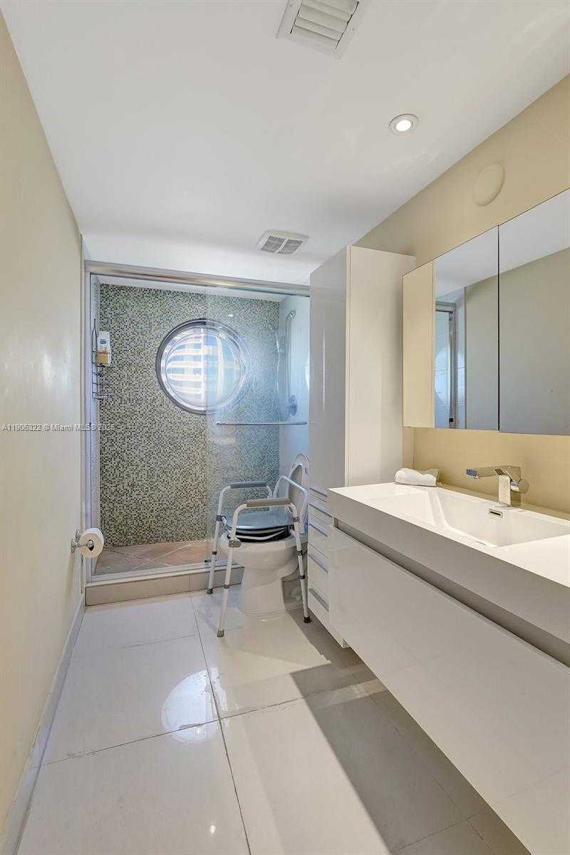 Small Image of 1000 ISLAND BLVD #2004, Aventura Number 33