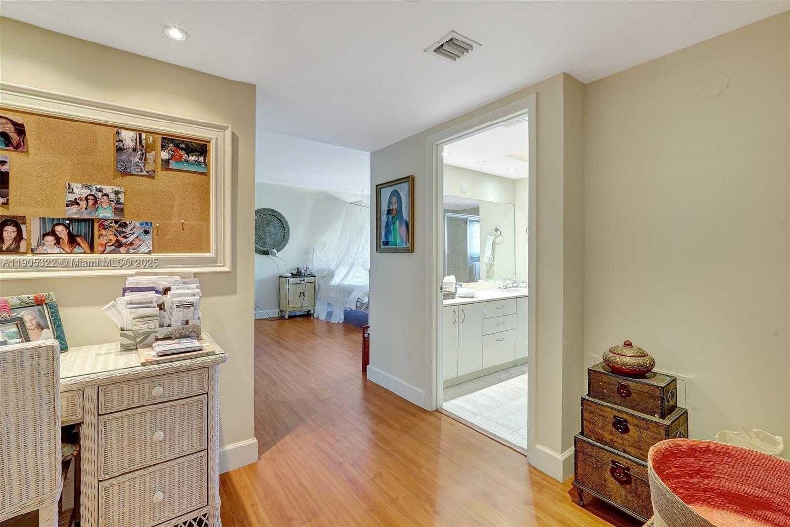 Small Image of 1000 ISLAND BLVD #2004, Aventura Number 9